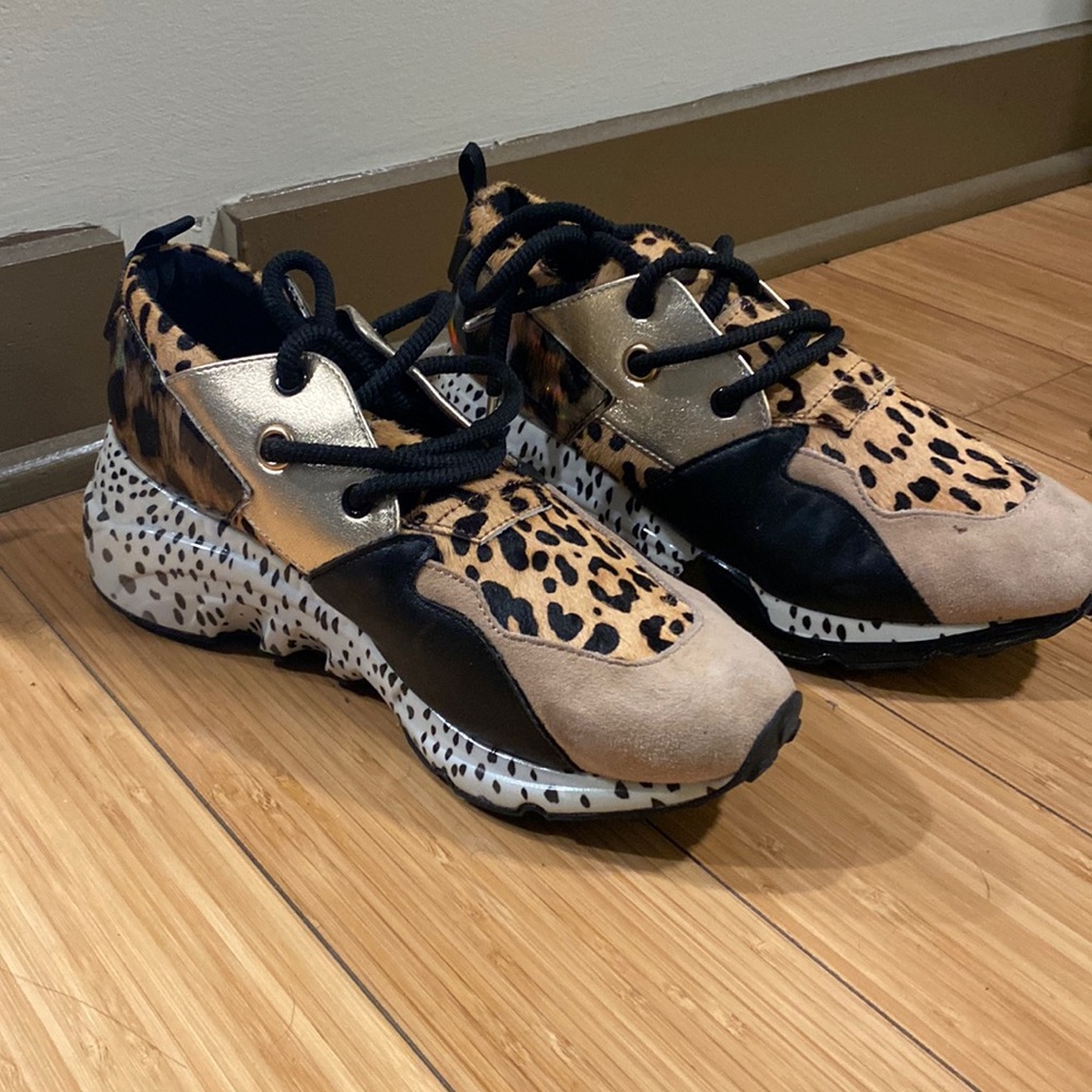 Sneakers